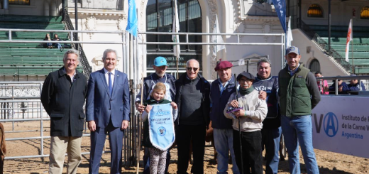 El Jurado Luciano Correndo junto al canciller Quirno,