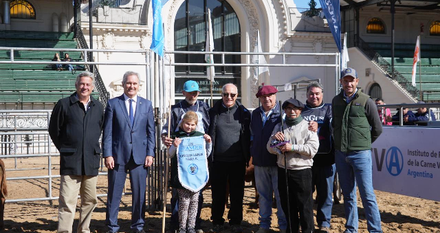 El Jurado Luciano Correndo junto al canciller Quirno,
